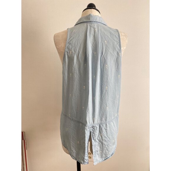 Sleeveless Light Blue Button-Up Shirt W/ Pineapple Print & Split Back Hem Size L - Picture 4 of 9